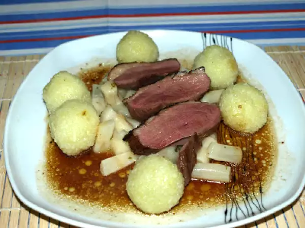 Rezept Thai-entenbrust auf schwarzwurzelgemüse mit miniklößen