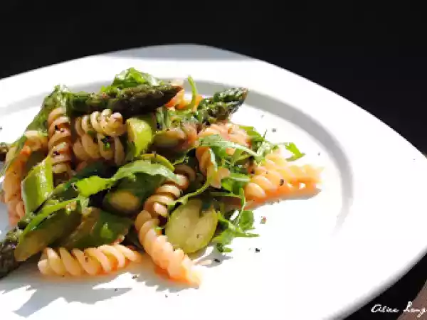 Rezept Jetzt wird's verrückt: pasta mit rhabarber und spargel