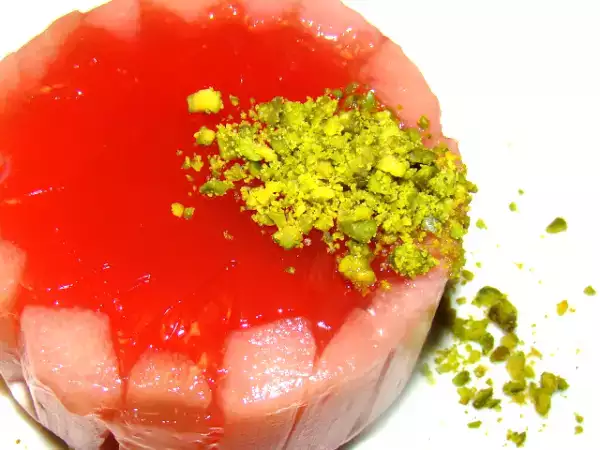 Rezept Rhabarbertörtchen, pistazien-creme brulee, erdbersorbet