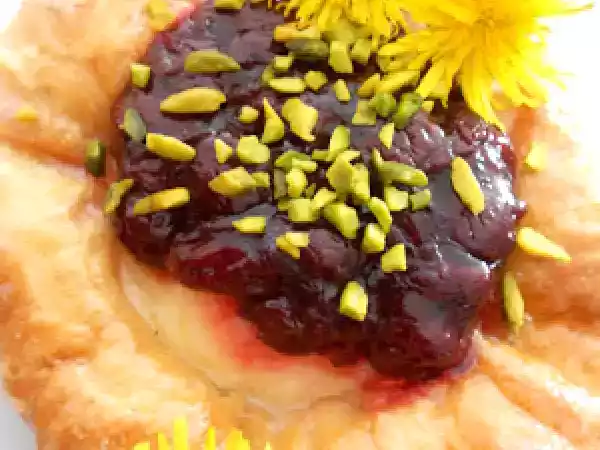 Rezept Plunder mit vanille ~ quark ~ pudding, kirschen & pistazien