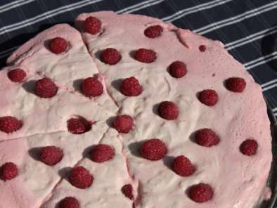 Rezept Gâteau au yaourt aux fraises avec framboises