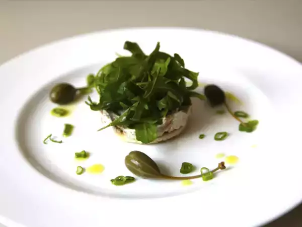 Rezept Tuna-mousse auf tramezzini-cracker und rucola