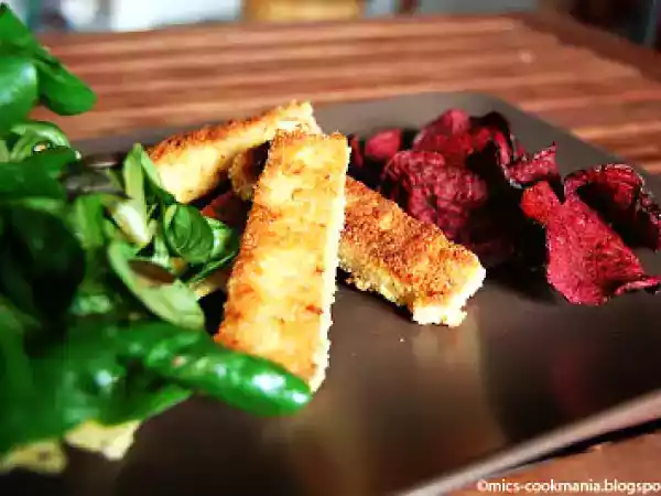 Rezept Feldsalat in käseschale mit paniertem tofu und rote beete-chips