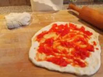 Rezept Pizza: Teig nach Donna Hay --- Belag: Wie es Euch gefällt!