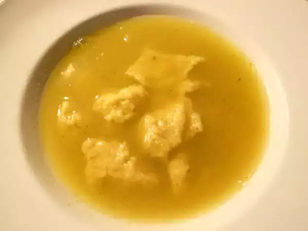 Rezept Basische kräuterbrühe mit tiroler wasserspatzen