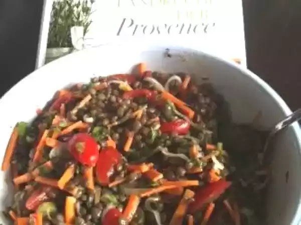 Rezept Fernweh-rezept: provenzalischer linsensalat mit ziegenkäse + weintipp