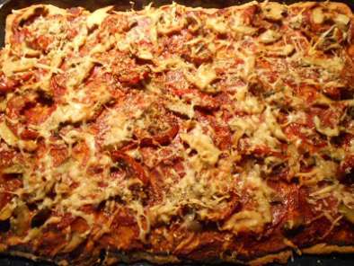 Rezept Dinkelpizza mit salami, champignons & confierten tomaten