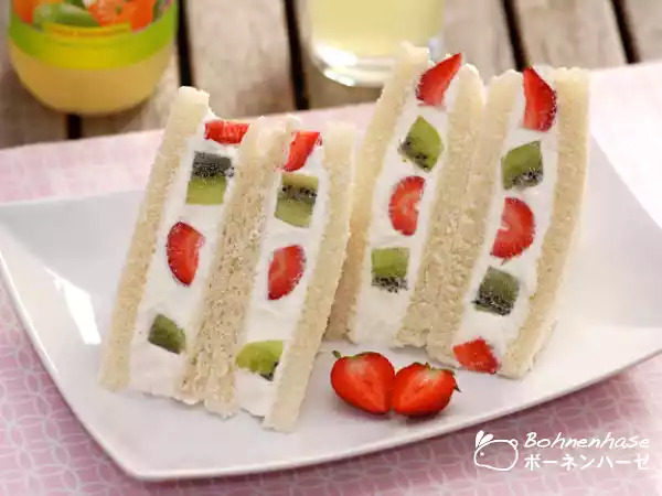 Rezept Furūtsu sando / fruit sandwich / フルーツサンド