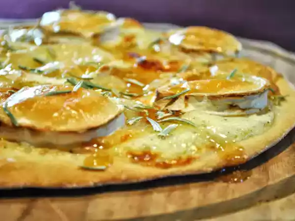 Rezept Flammkuchen mit ziegenkäse, honig & rosmarin