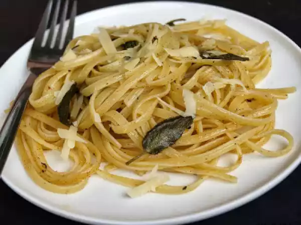 Rezept Zeit für salbeiverwertung: nudeln mit salbeibutter