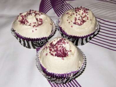 Rezept Red velvet cupcakes & vanilla frosting *vegan*