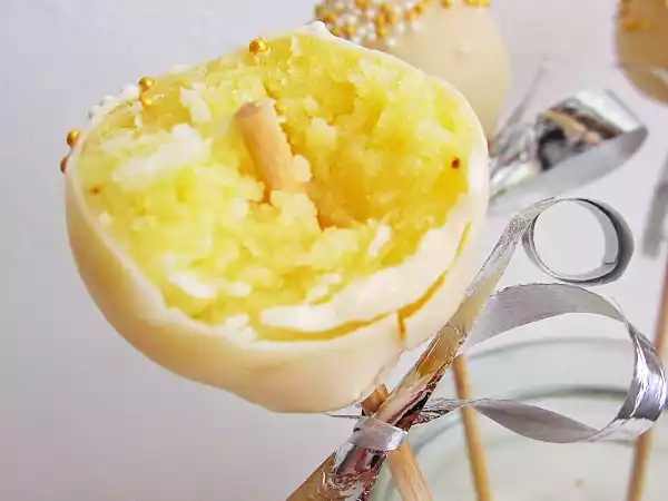 Rezept [gastblogger] sekt-cake pops von julia bakes!