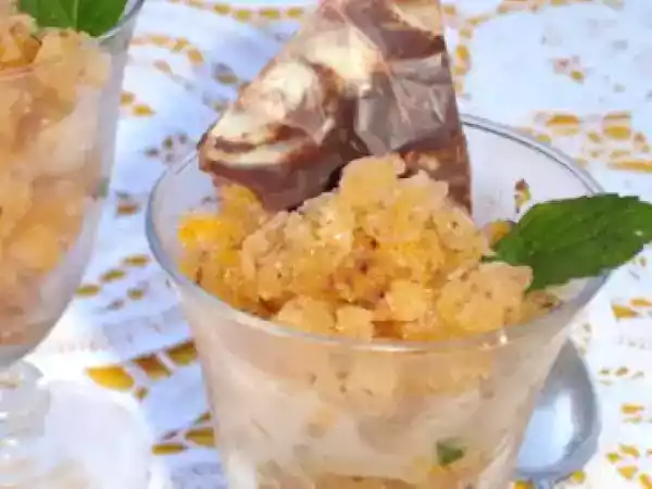 Rezept Weihnachtliches dessert: mandarinensorbet mit minze und schokoplättchen