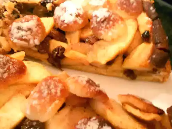 Rezept Winterlicher apfelkuchen mit rumrosinen, zimt