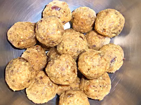 Rezept Besanladdus mit datteln