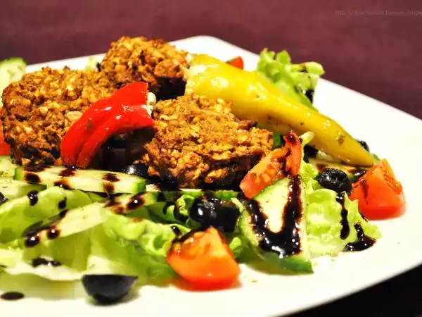 Rezept Mediterraner salatteller mit ofen-bratlingen