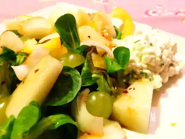 Rezept Fruchtiger salat mit hüttenkäse