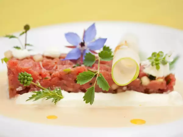 Rezept Rindertatar mit wasabi, granny smith apfel und rucola