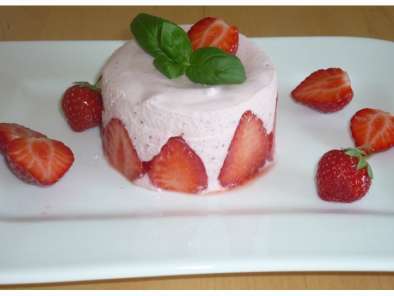 Rezept Was süßes zum dessert: erdbeer-basilikum-mousse