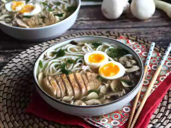 Rezept Hühnchen-ramen: die einfache version dieses ikonischen asiatischen gerichts!