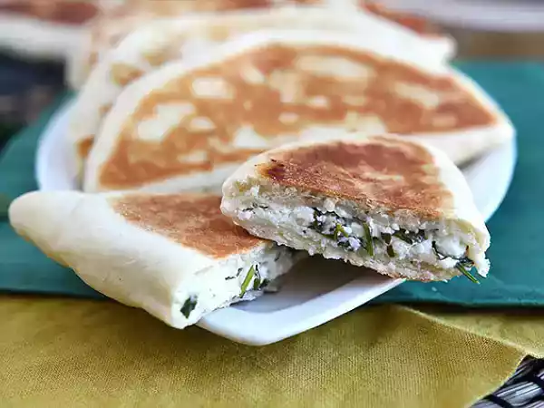 Rezept Gözleme - türkische pfannkuchen gefüllt mit feta, zitrone und petersilie