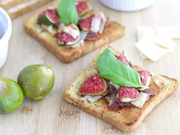 Rezept Bruschetta mit feigen, parmesan und parmaschinken