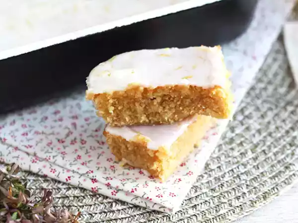 Rezept Zitronen-haferflocken-brownie mit glasurlasur