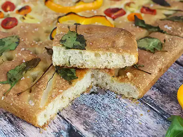 Rezept Blumige focaccia – focaccia-kunst