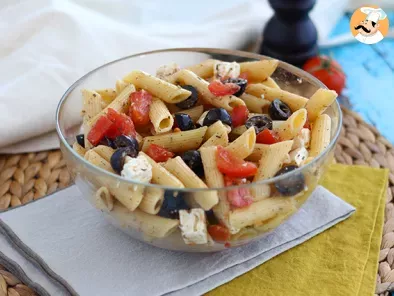 Rezept Salat aus nudeln, tomaten, feta und oliven