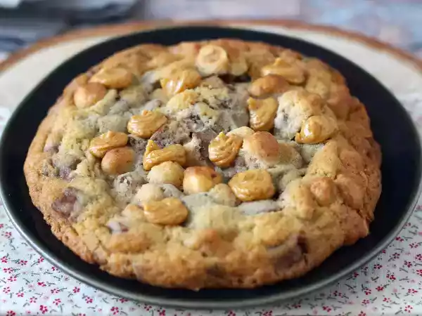 Rezept Cookies xxl haselnüsse, milchschokolade und pralinen