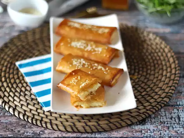 Rezept Feta saganaki, das griechische rezept für knusprige feta mit honig