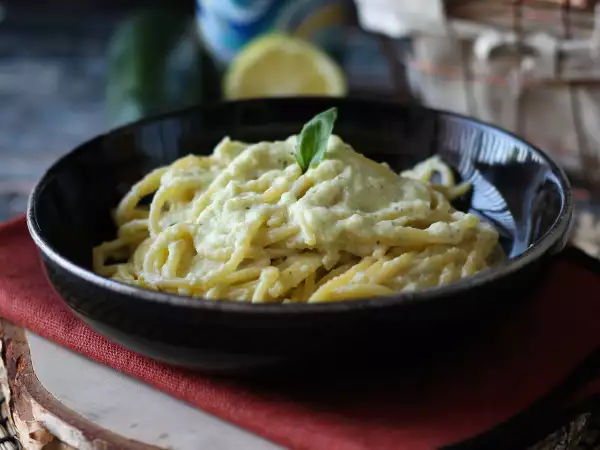 Rezept Cremige nudeln mit zucchini und griechischem joghurt