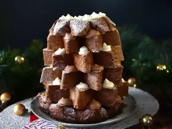 Rezept Pandoro-brioche gefüllt mit nutella- und vanillecreme in form eines weihnachtsbaums