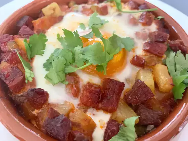 Rezept Eier nach flamenco-art mit kartoffeln und chorizo-wurst