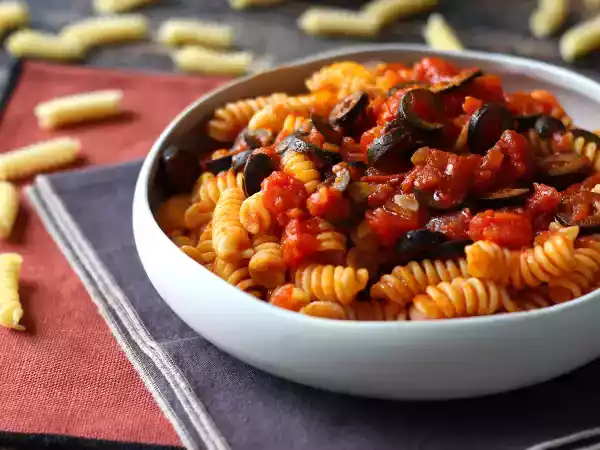Rezept Nudeln mit olivensauce: preiswert, schmackhaft und einfach zuzubereiten!