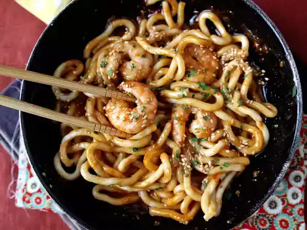 Rezept Udon-nudeln mit garnelen und scharfer erdnusssauce