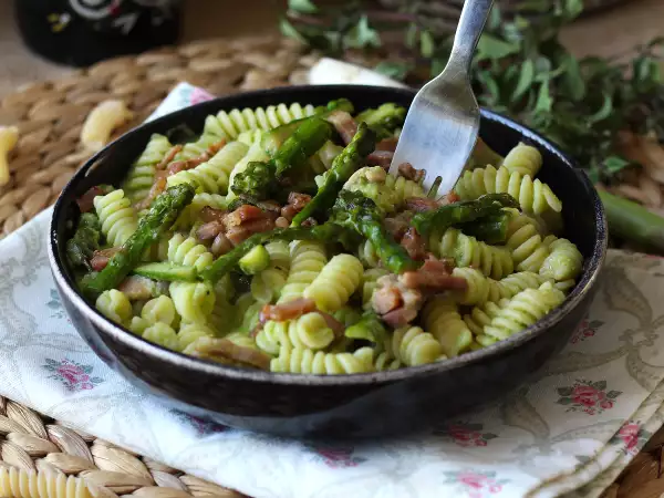 Rezept Cremige pasta mit spargel und speck: einfaches und leckeres rezept