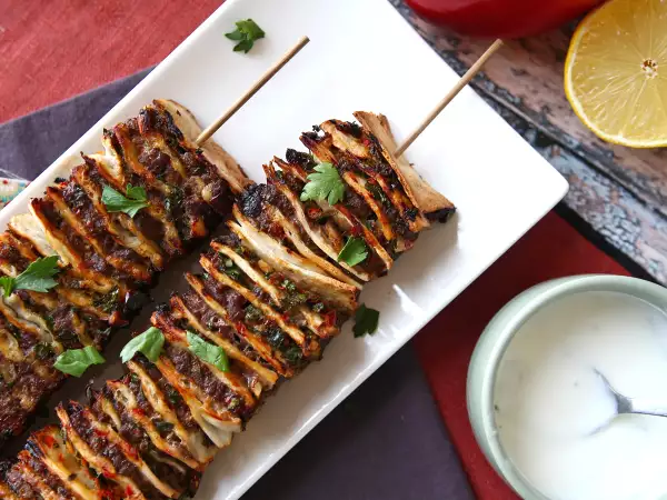 Rezept Lavash-kebab mit tortillas: die berühmten einfachen ofen-spieße!