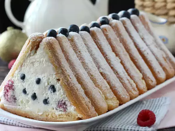 Rezept Für diesen baumkuchen mit roten früchten brauchen sie keine form!