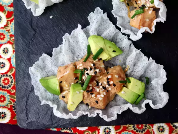 Rezept Asiatische tacos: lachstartar in reis-chips