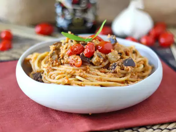 Rezept Nudeln mit auberginencreme und kirschtomaten: einfaches und leckeres rezept