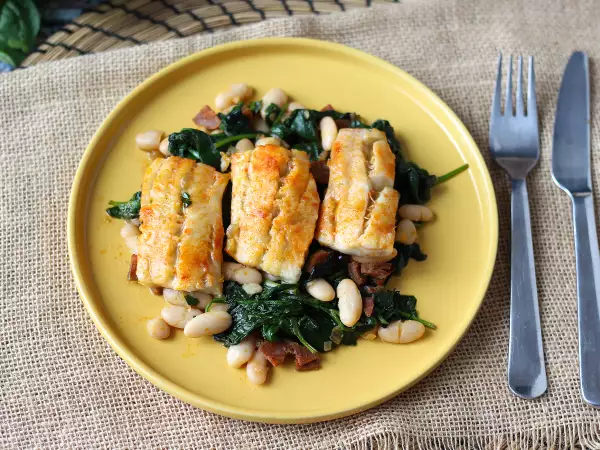 Rezept Seehecht mit weißen bohnen, spinat und chorizo
