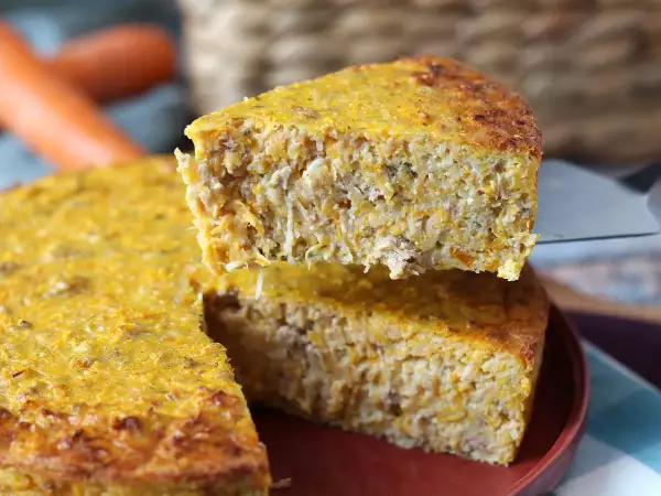 Rezept Quiche ohne boden mit thunfisch, möhren und hüttenkäse: einfach und proteinreich