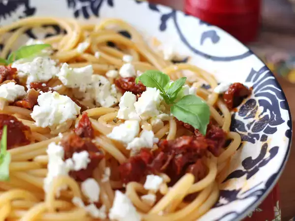 Rezept Gazpacho-pasta mit feta und getrockneten tomaten : schnell und sommerlich