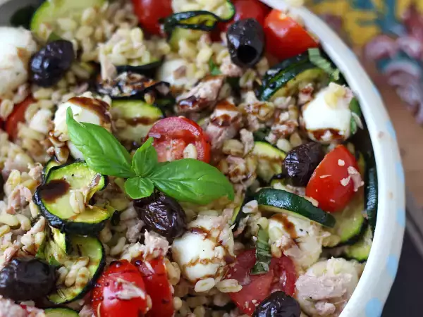 Rezept Zartweizensalat mit thunfisch und mozzarella : schnell und sommerlich