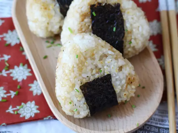 Rezept Yaki onigiri mit käse : knusprige japanische reisbällchen