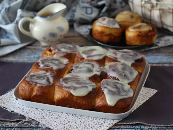 Rezept Zimtschnecken mit Frischkäse-Frosting : fluffige Cinnamon Rolls