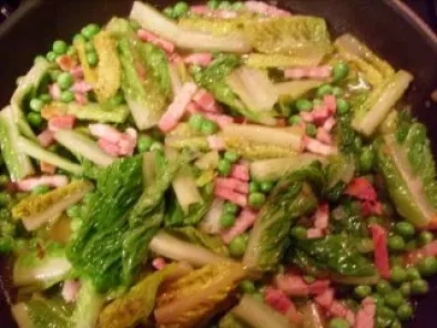 Rezept Gedünstetes salat-erbsen-gemüse - braised gem with lardons and peas