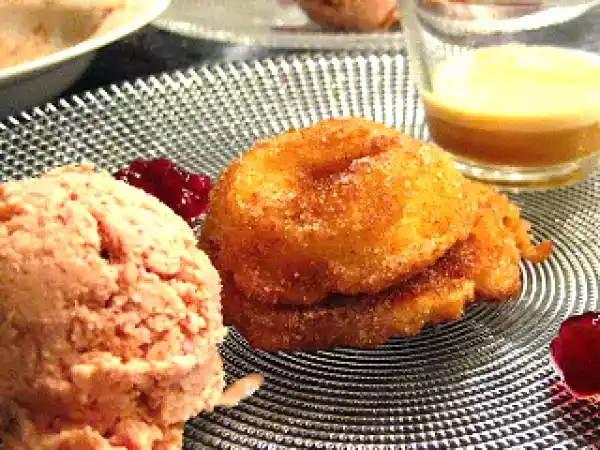 Rezept Für p. - gebackene apfelküchlein mit preiselbeereis und portweinsabayon