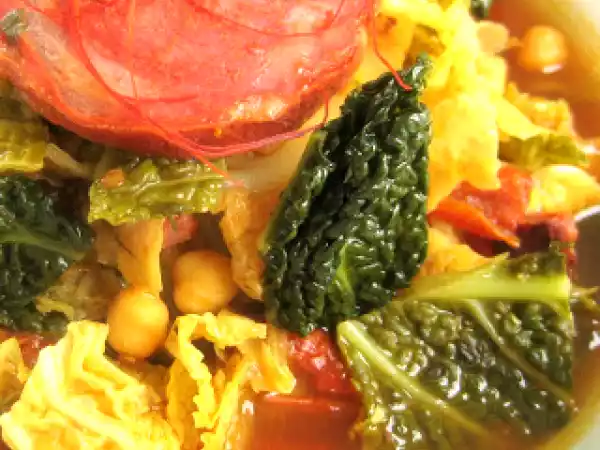 Rezept Col rizada con chorizo e garbanzos - wirsingeintopf mit paprikawurst und kichererbsen